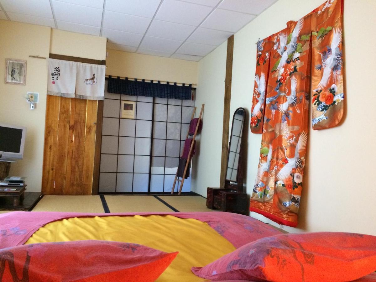 Minshuku Chambres D'Hotes Japonaises Thiers Bagian luar foto